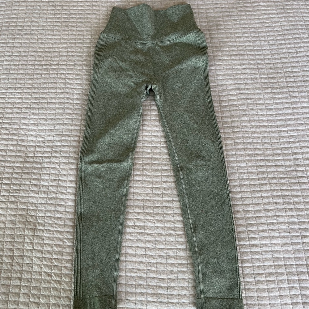 Naturyl by Niykee Scrunch Leggings - Sage Green